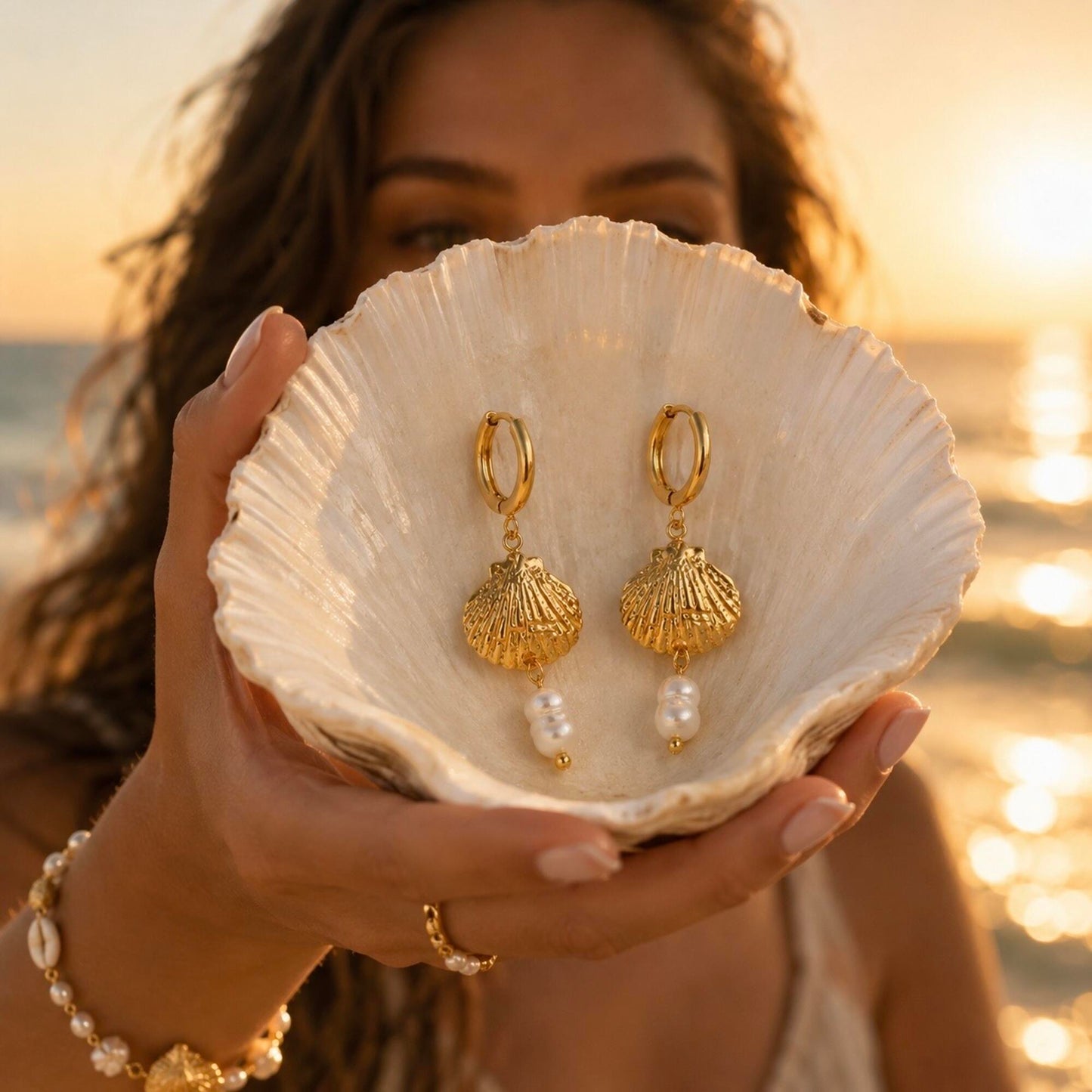 Sunlit Shells Ohrringe Gold